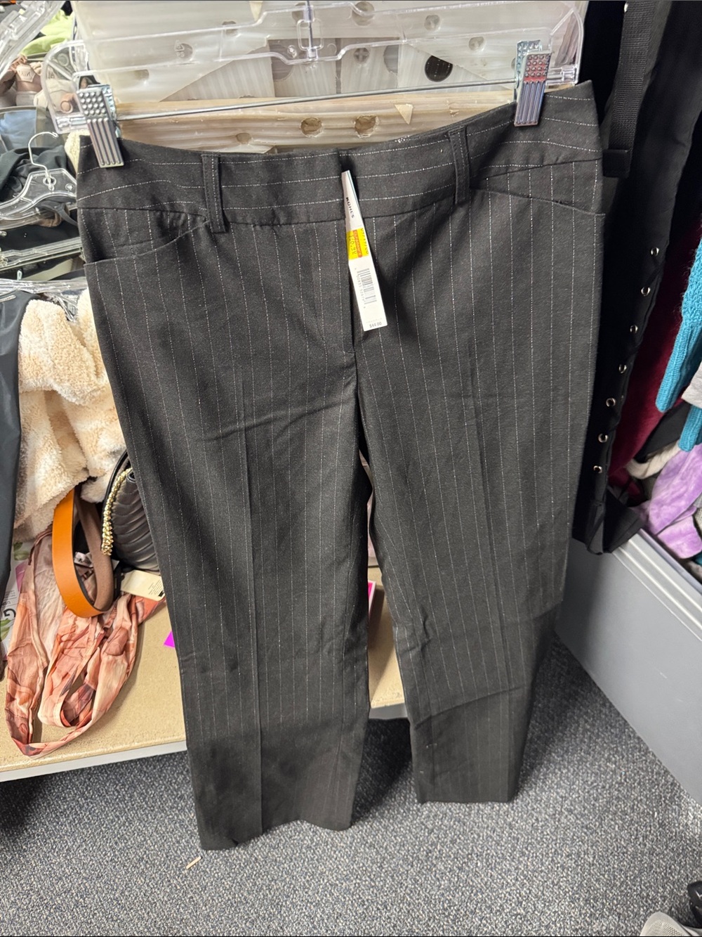 Apt 9 Ava pinstripe pants size 4 // 092561